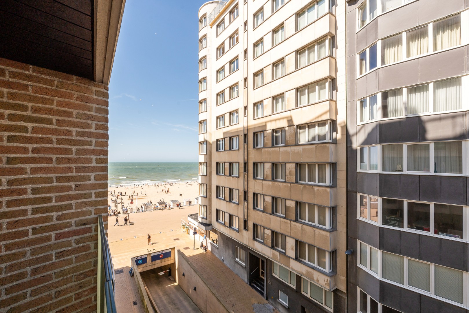 APPARTEMENT MET ZIJDELINGS ZEEZICHT IN CENTRUM 