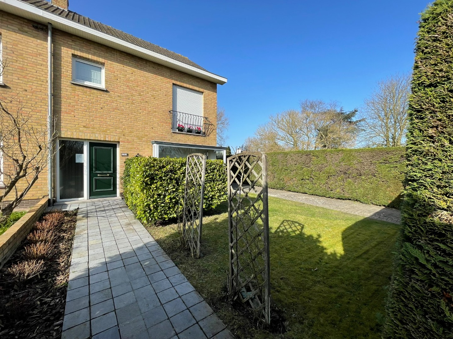 Halfopen bebouwing met 3 slaapkamers, garage en tuin in Sint-Idesbald 