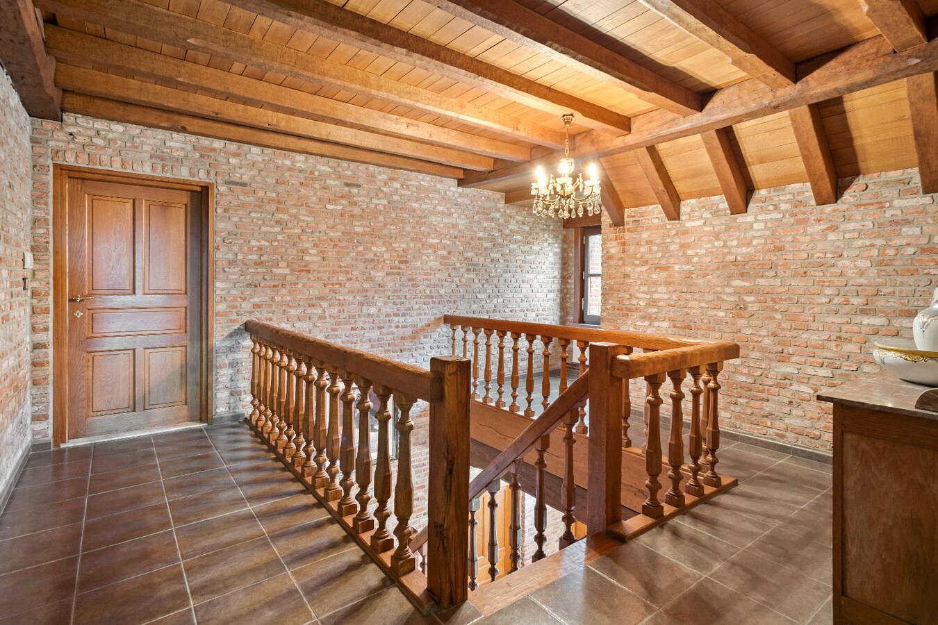 Uniek gelegen villa op ruim perceel van 2009m² 