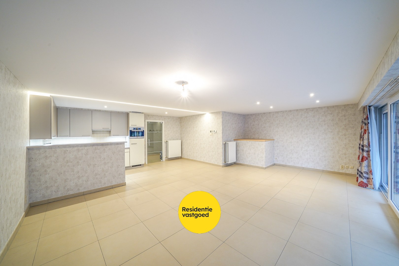 Instapklaar appartement met 2 terrassen te Mariakerke 