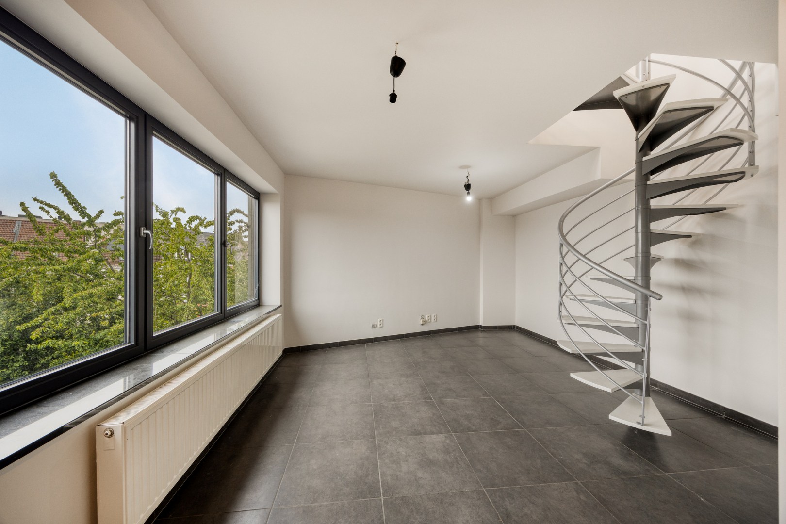 Instapklaar duplex app. met 2 slpk te centrum Halle 