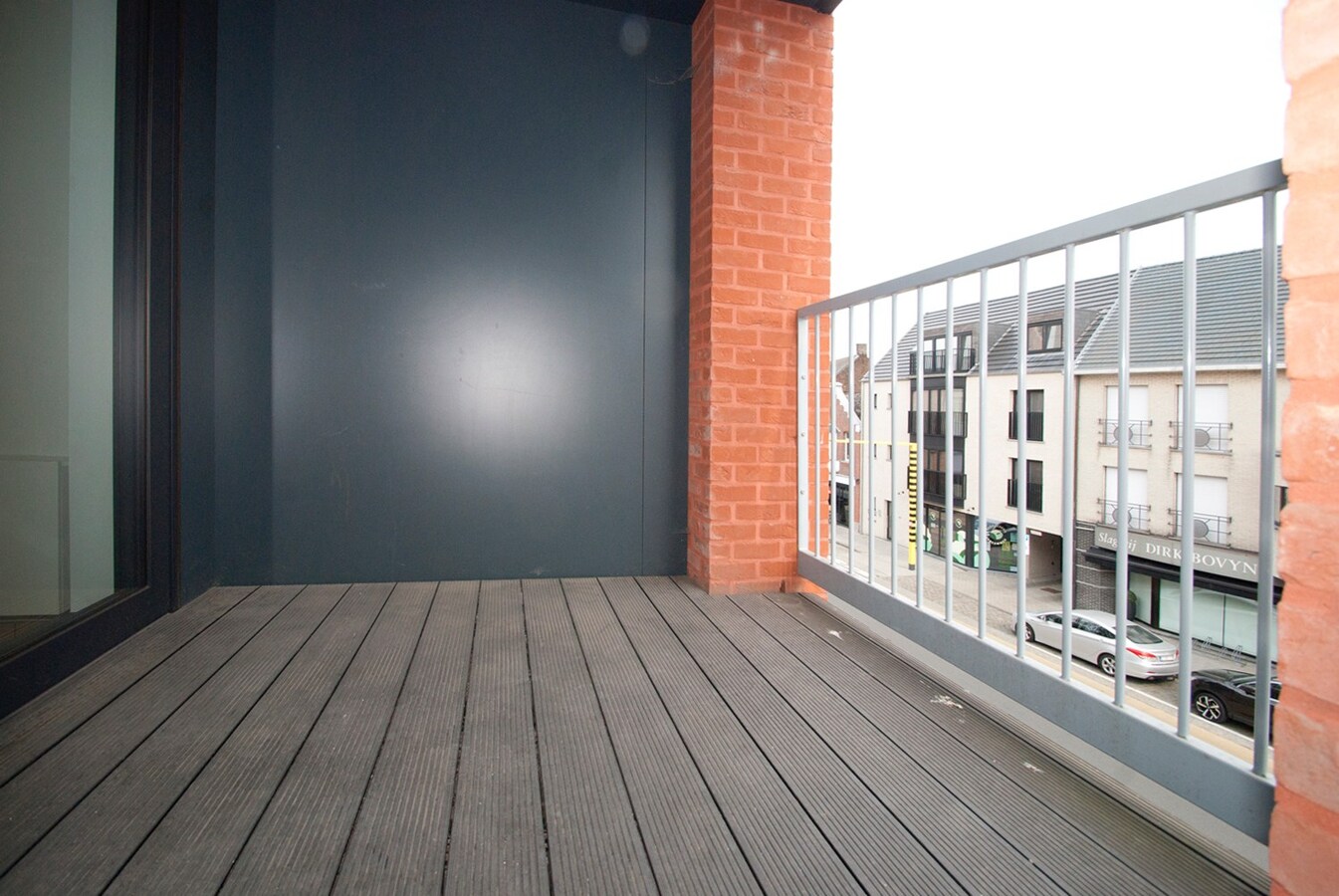 Instapklaar appartement - 2 slpks - lift - 2 terrassen - parking 