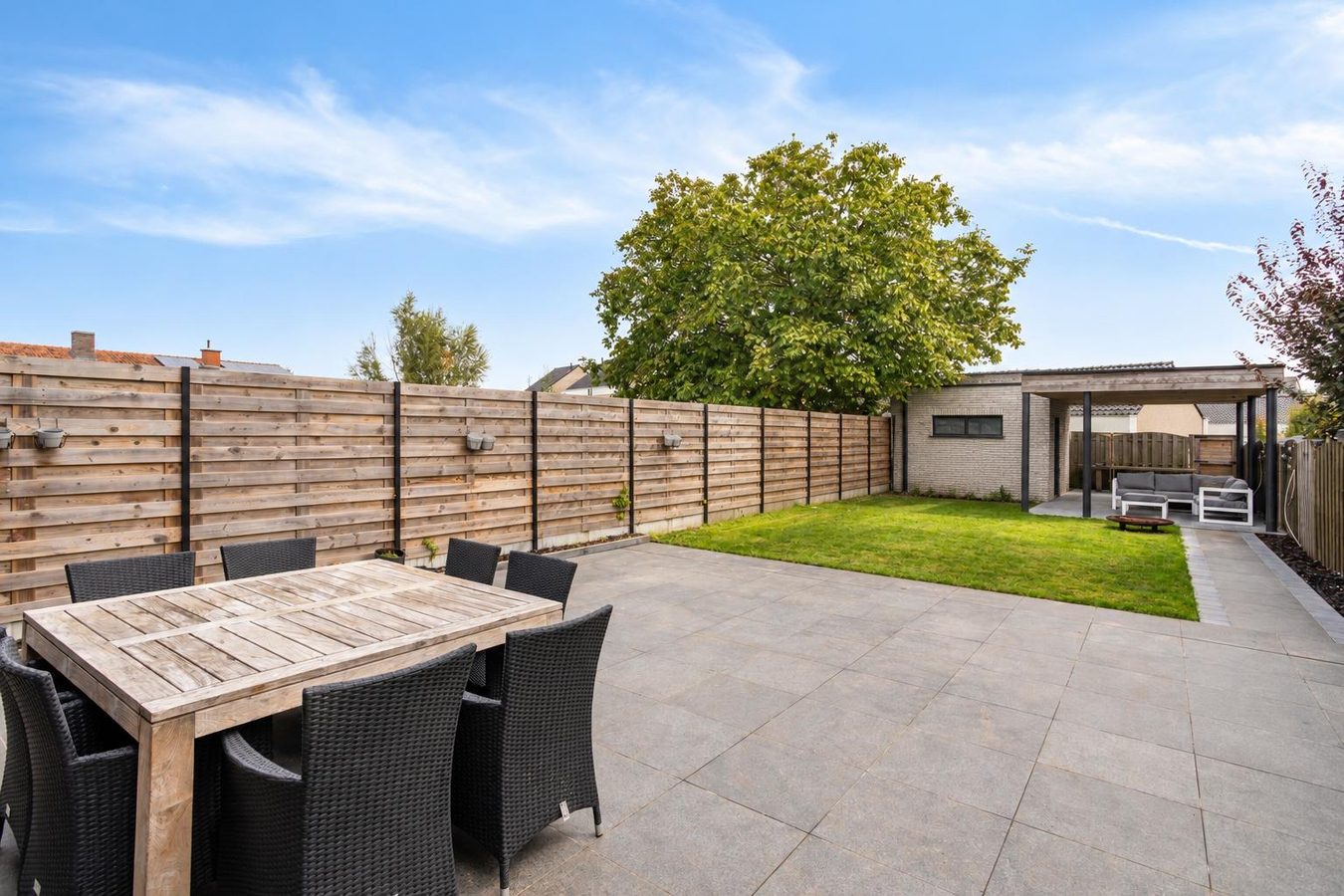 Instapklare gezinswoning in Ledegem met 3 slaapkamers en een tuin met uitweg. 