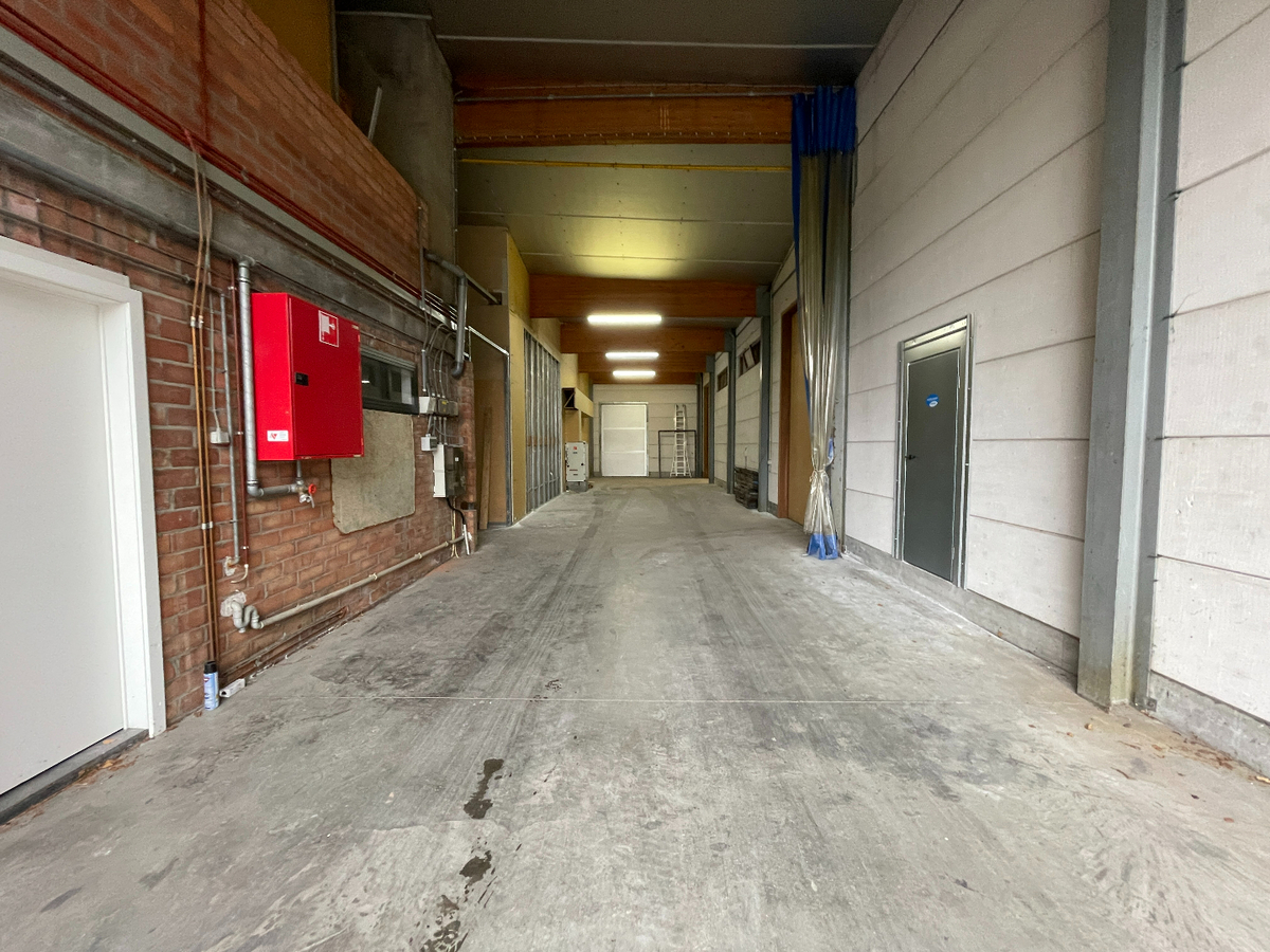 Ruime loods van 198 m² te Ooigem 