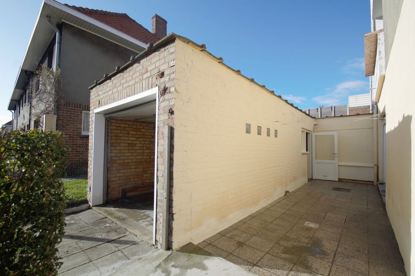 Gelijkvloers appartement met terras en garage - Heist 