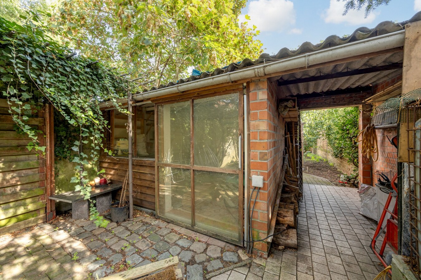 Charmante woning met tuin en garage te Hemiksem! 