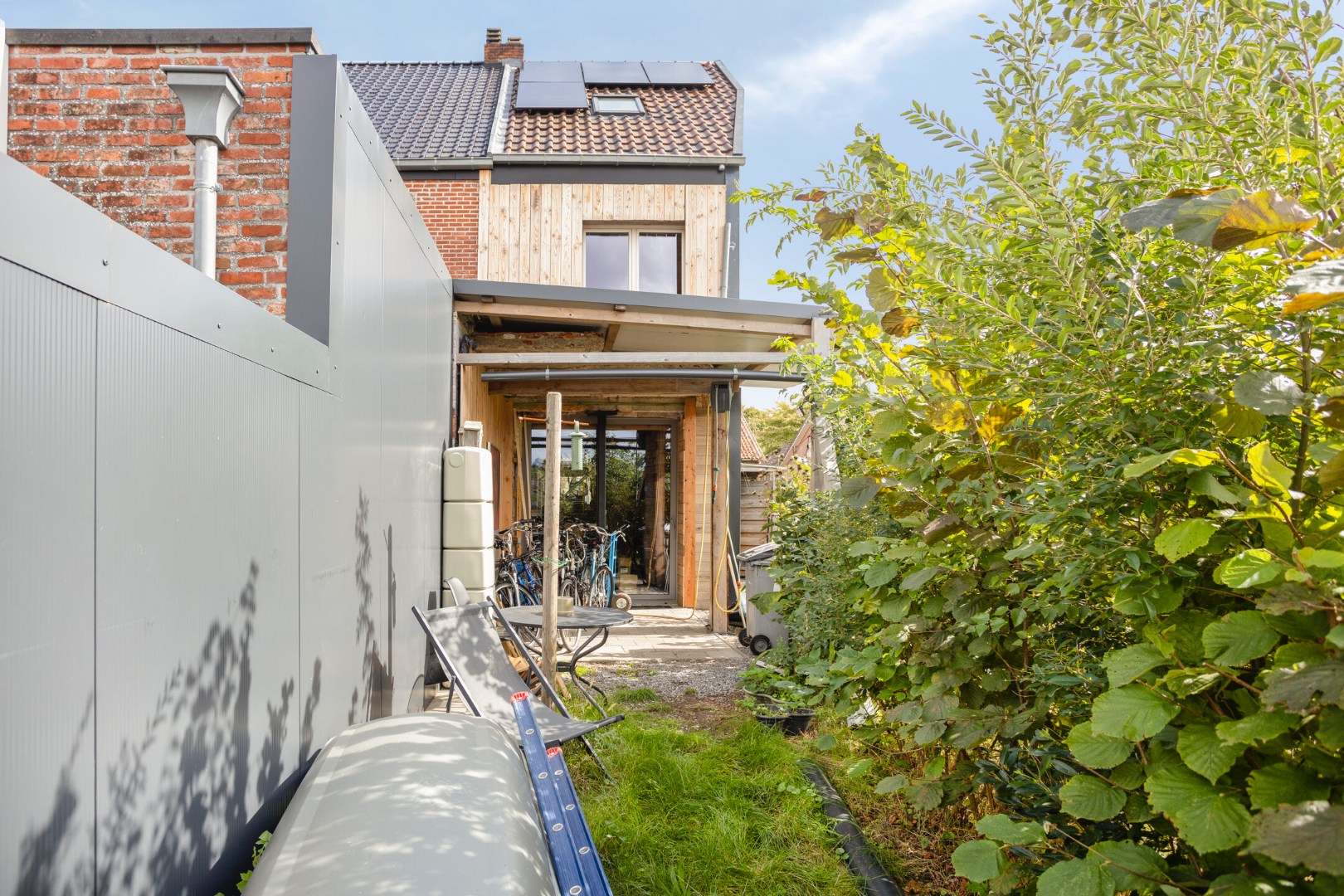 Energiezuinige woning met gezellige tuin nabij het centrum van Geel 