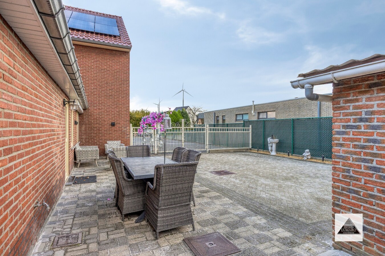 Gezinswoning met 5 slaapkamers, zonnepanelen 