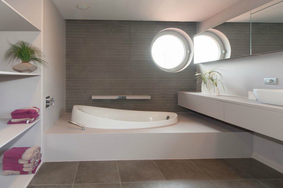 VERKOCHT BINNEN DE WEEK !!! CENTRAAL GELEGEN EXCLUSIEVE VILLA MET ZWEMVIJVER 