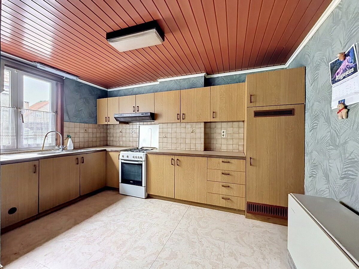 Te renoveren/te slopen woning op 16 are gelegen te Elene 