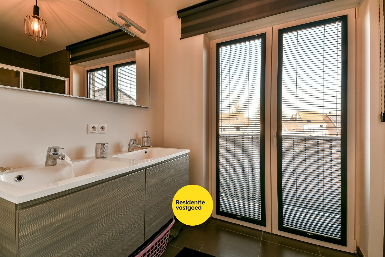 Modern 1-slaapkamerappartement met garage in hartje Oudenburg 