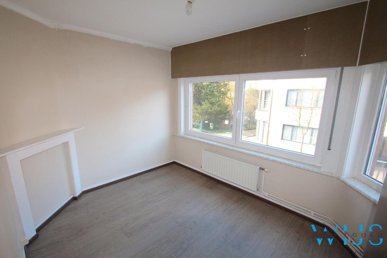 Zeer centraal gelegen en ruime woning met garage te Ertvelde ! 