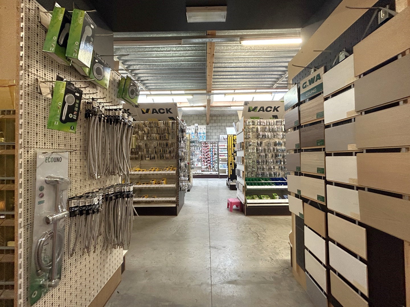 Handelsgelijkvloers op commerciële ligging in centrum Geel 