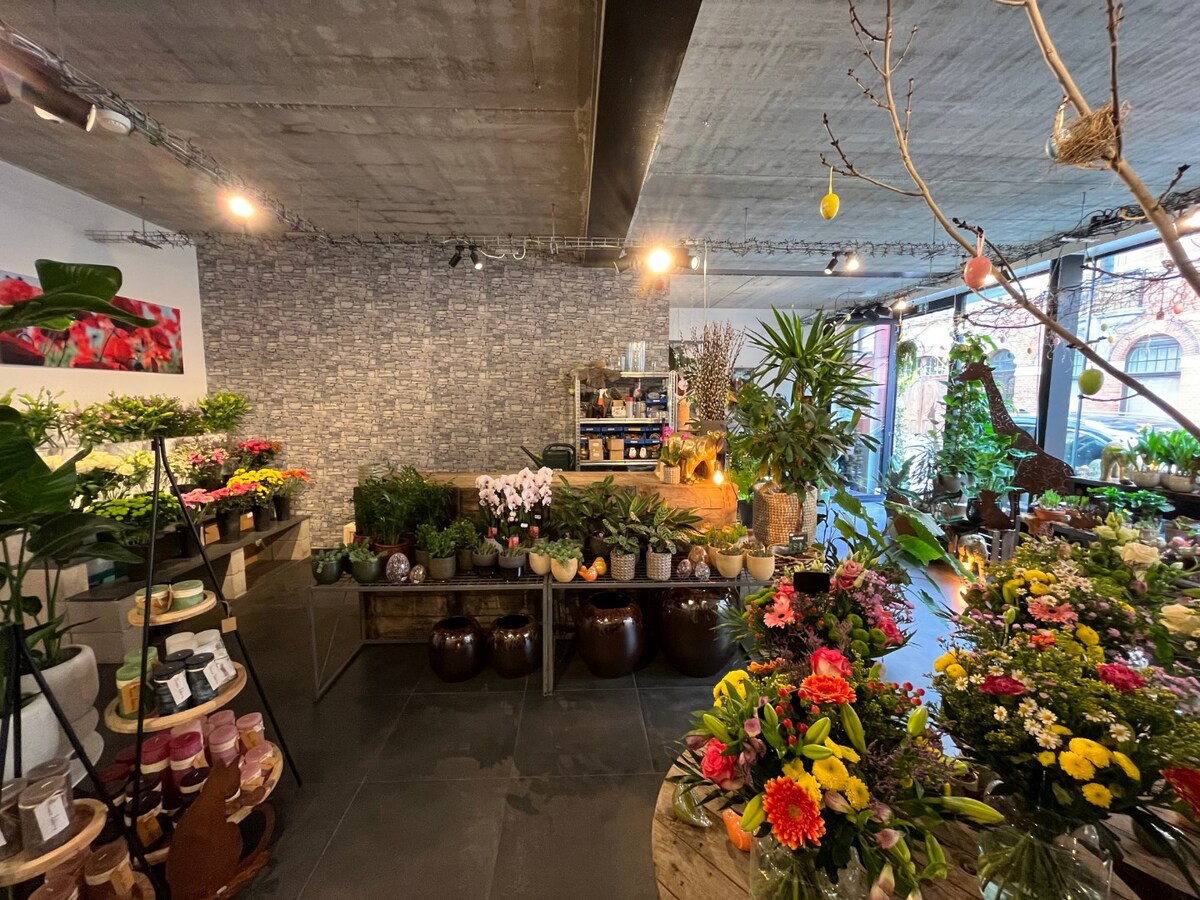 Gelijkvloers handelspand (winkel of kantoor). 