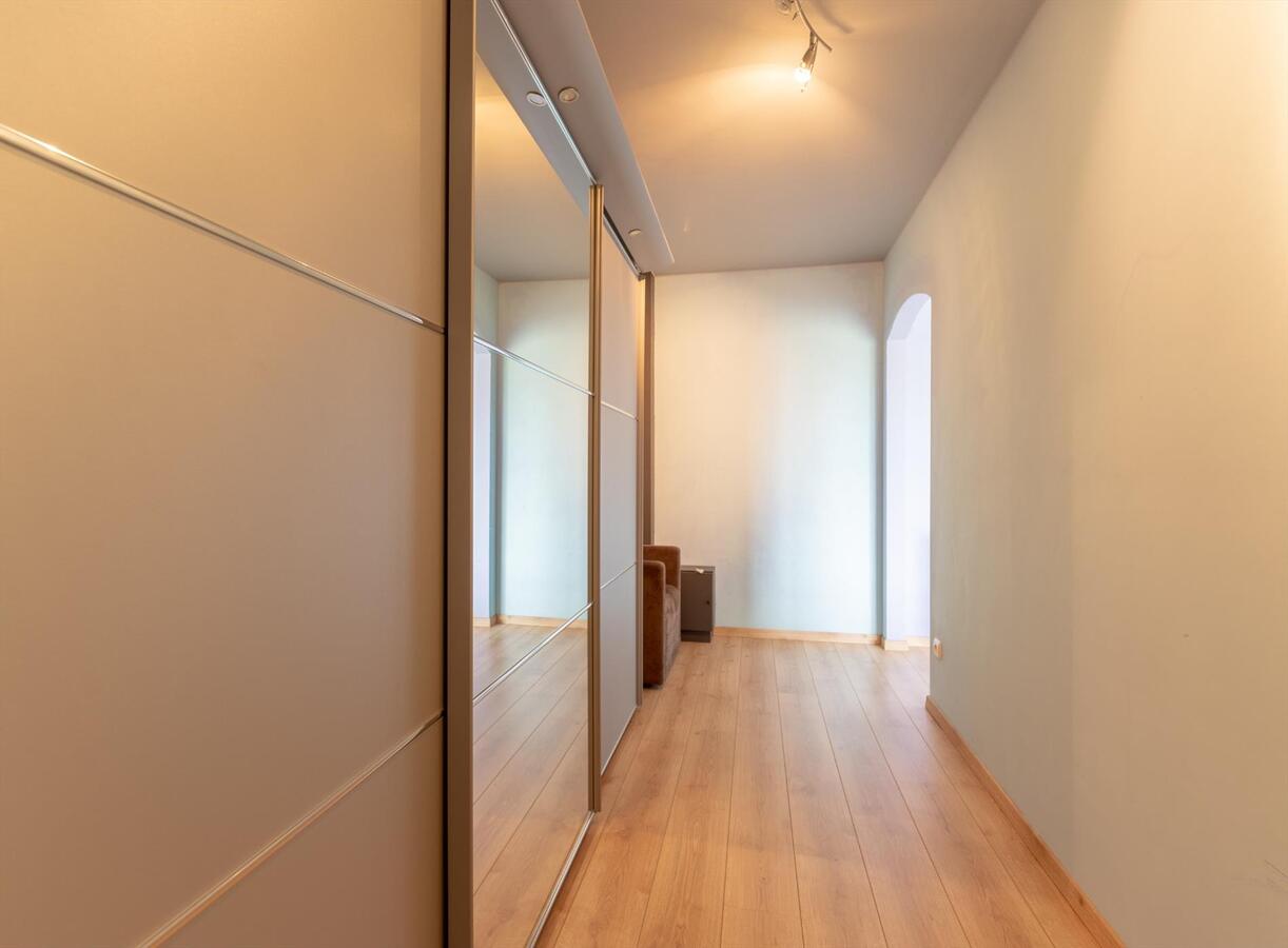 Zeer ruime woning met bijzonder veel licht én luxe  !    IDEAAL VOOR GROOT GEZIN !! 