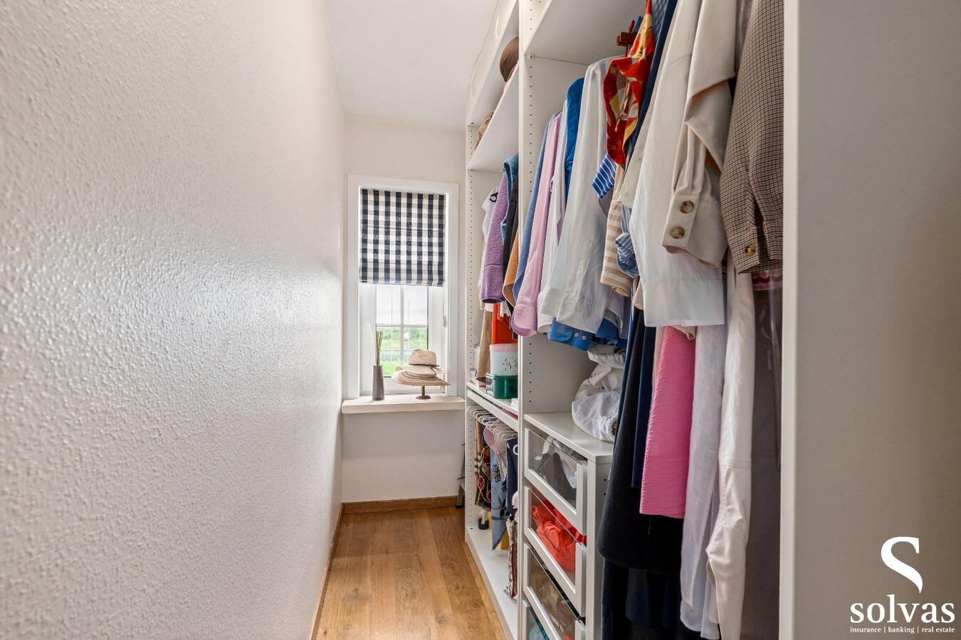 Instapklare, hoogwaardig afgewerkte woning op 1.214 m² met 4 slaapkamers en dubbele garage 