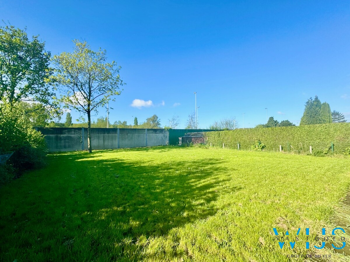 Te renoveren woonhuis/ bouwgrond te Zelzate ! 