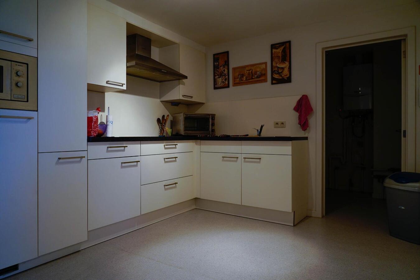 Commercieel gelegen winkel  met  parking 