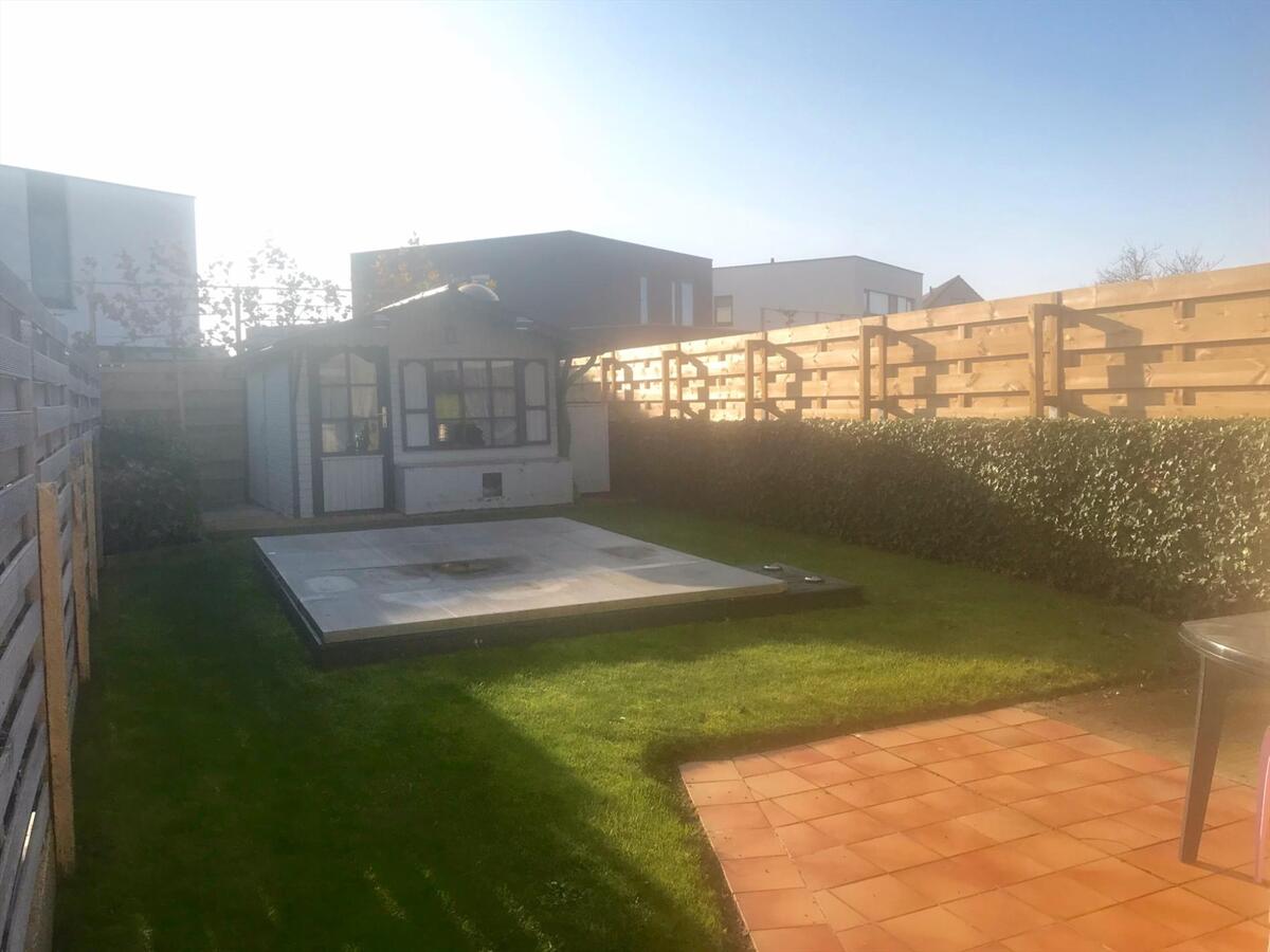 UNIEK GERENOVEERDE STADSWONING MET ZWEMBAD 