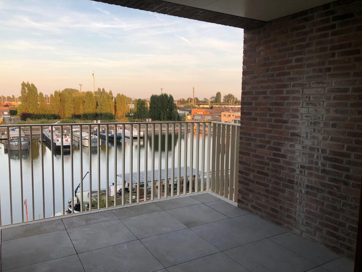 Luxueus wonen met unieke skyline én zicht op 't water. 