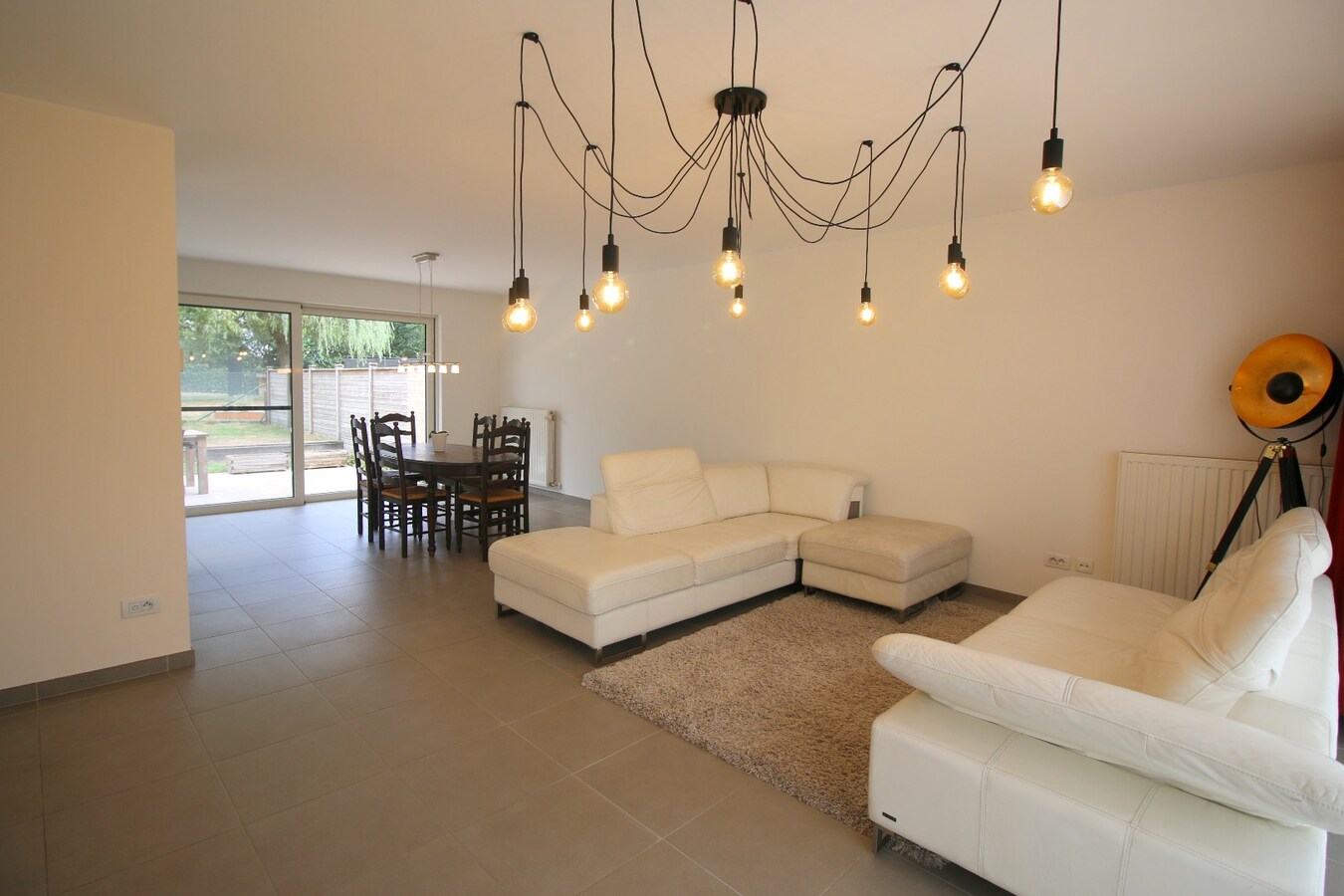 Instapklare woning (2004) met zonnepanelen en idyllische tuin 