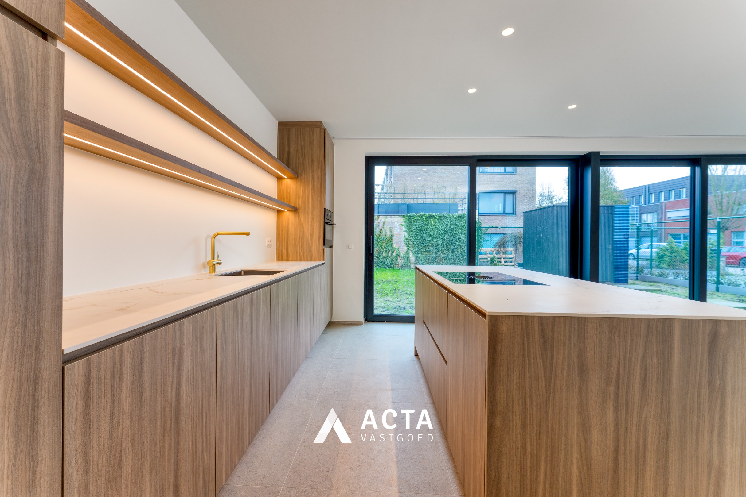 Nieuwbouwwoning met drie slaapkamers en tuin in hartje Mariakerke! 