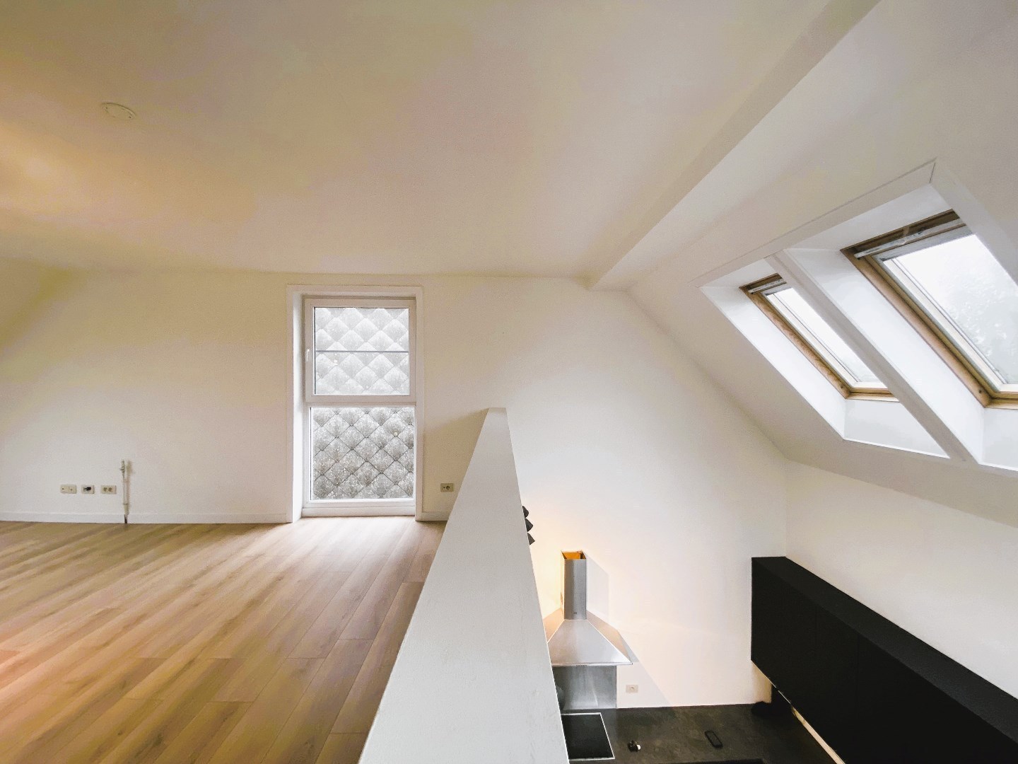 Moderne verhuurde loft-woning met dakterras in hartje Desselgem! 