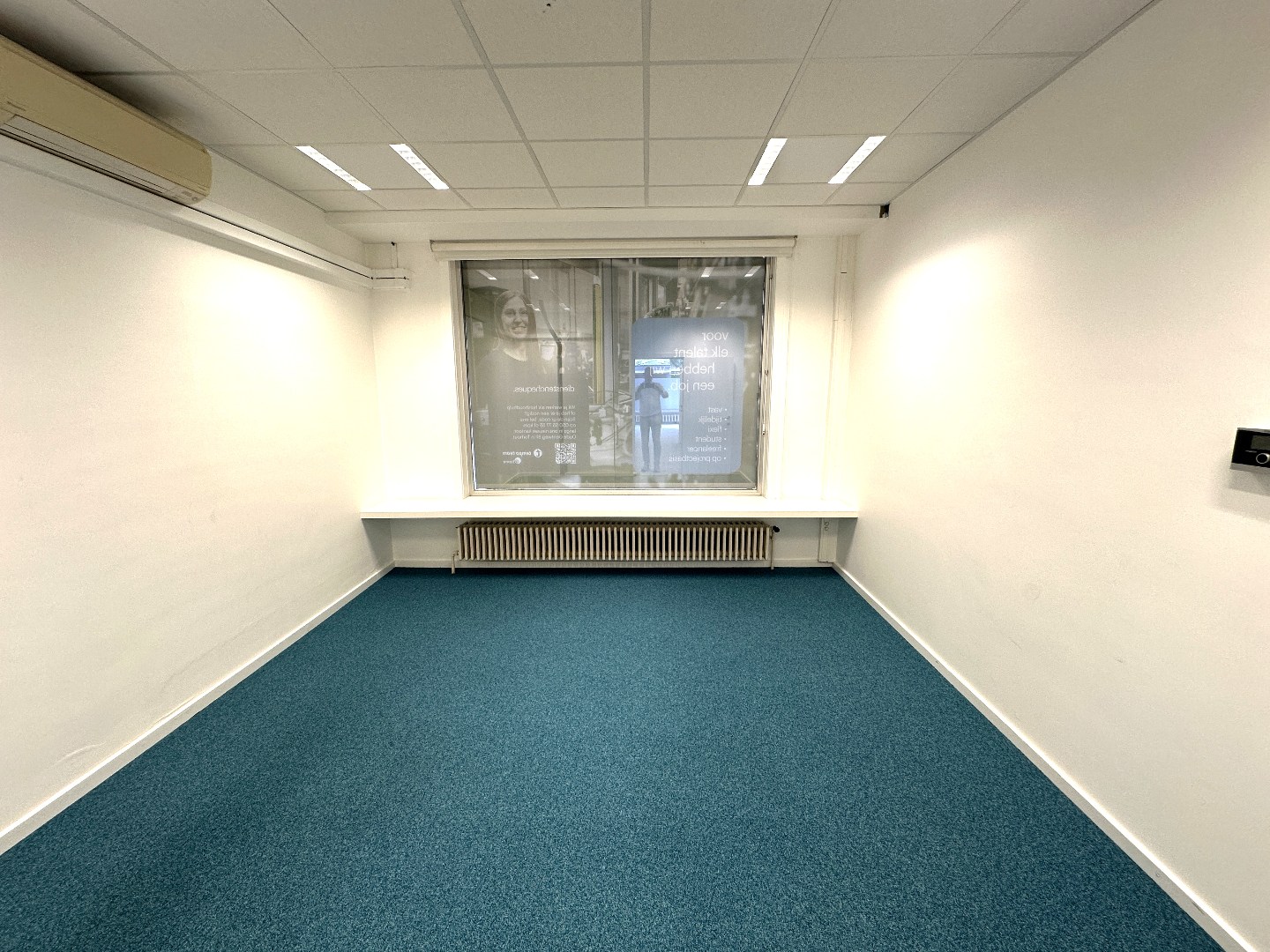 Instapklare kantoorruimte (+/- 100 m²) met 2 parkeerplaatsen, Torhout centrum 
