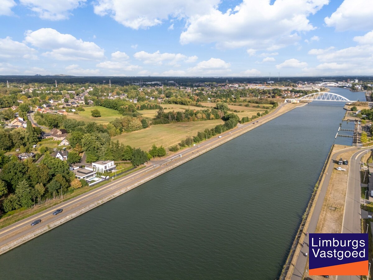 Unieke designvilla met zwembad en panoramisch uitzicht op het Albertkanaal 