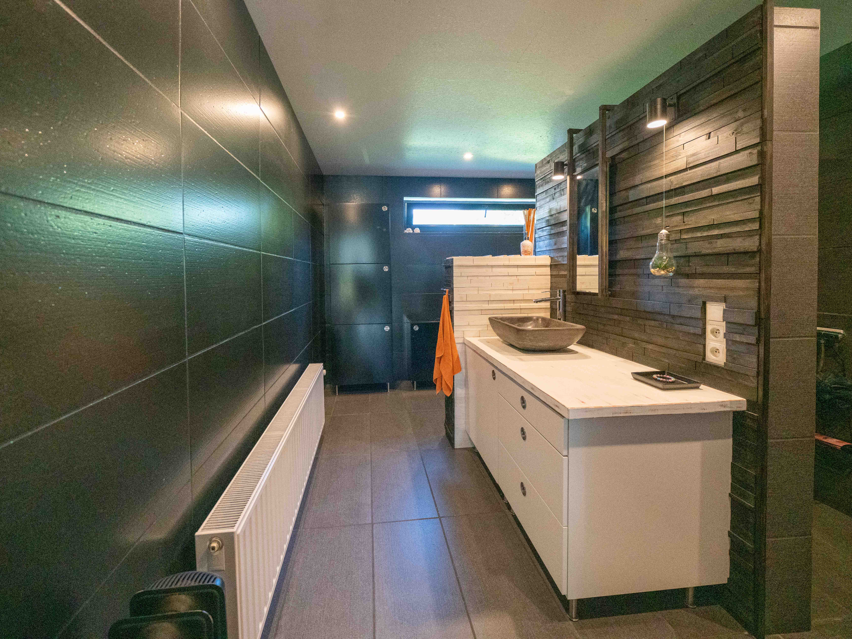 Volledig gerenoveerde woning in rustige woonwijk 