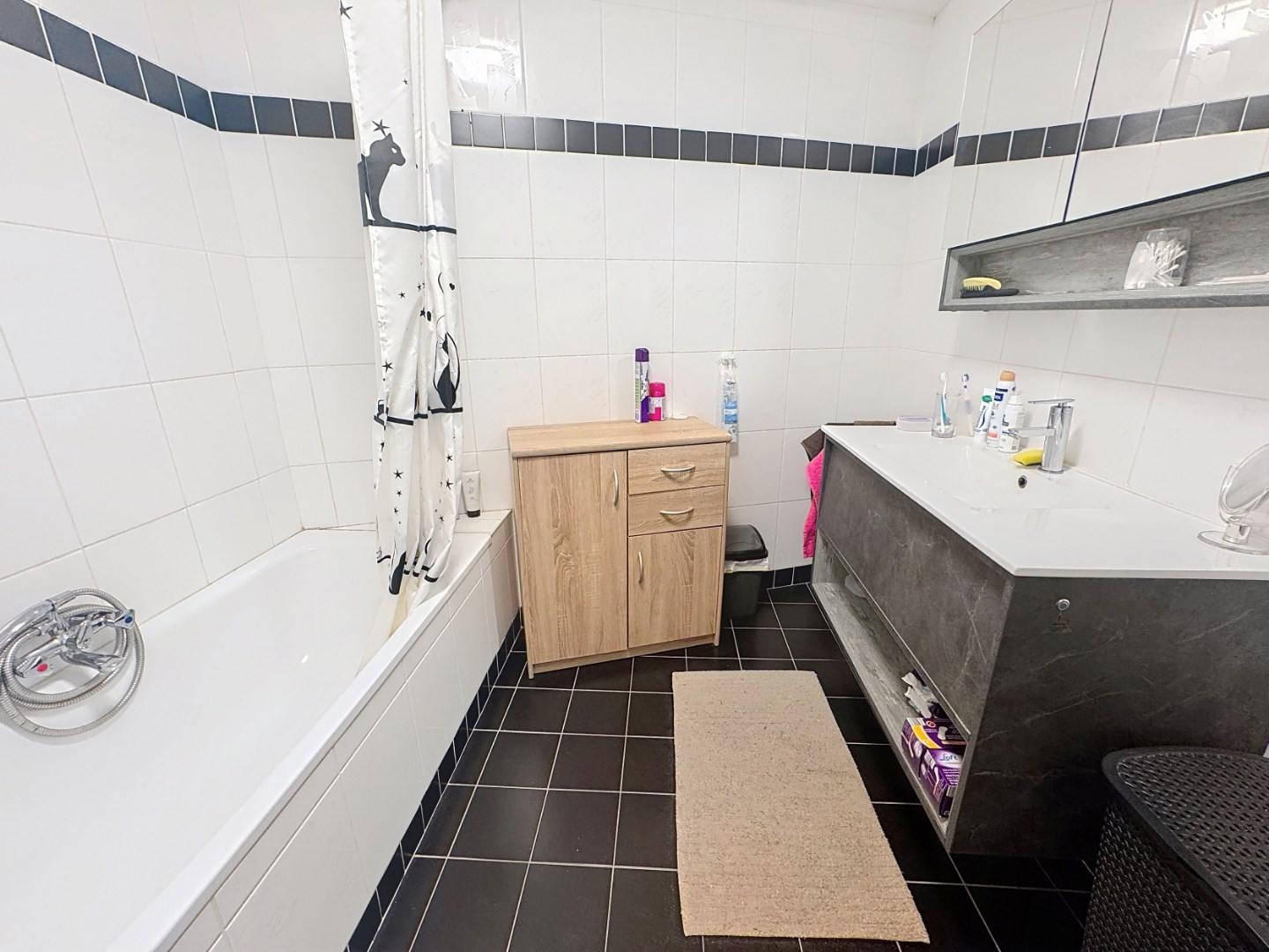 Recent en centraal gelegen appartement met garage 