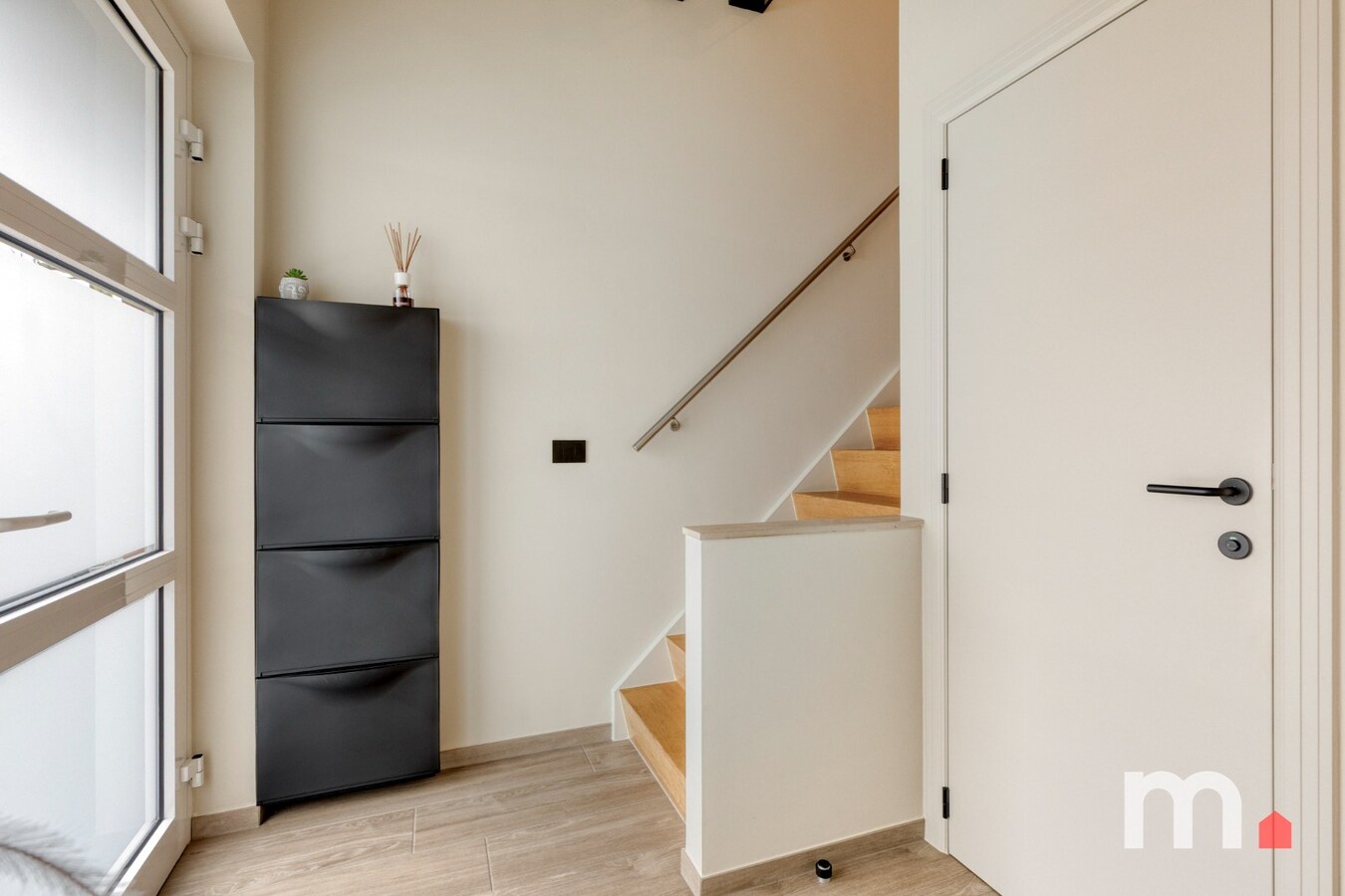 Unieke Villa te Roeselare in een doodlopende straat op 578m² met zonnepanelen en EPC B  ! 