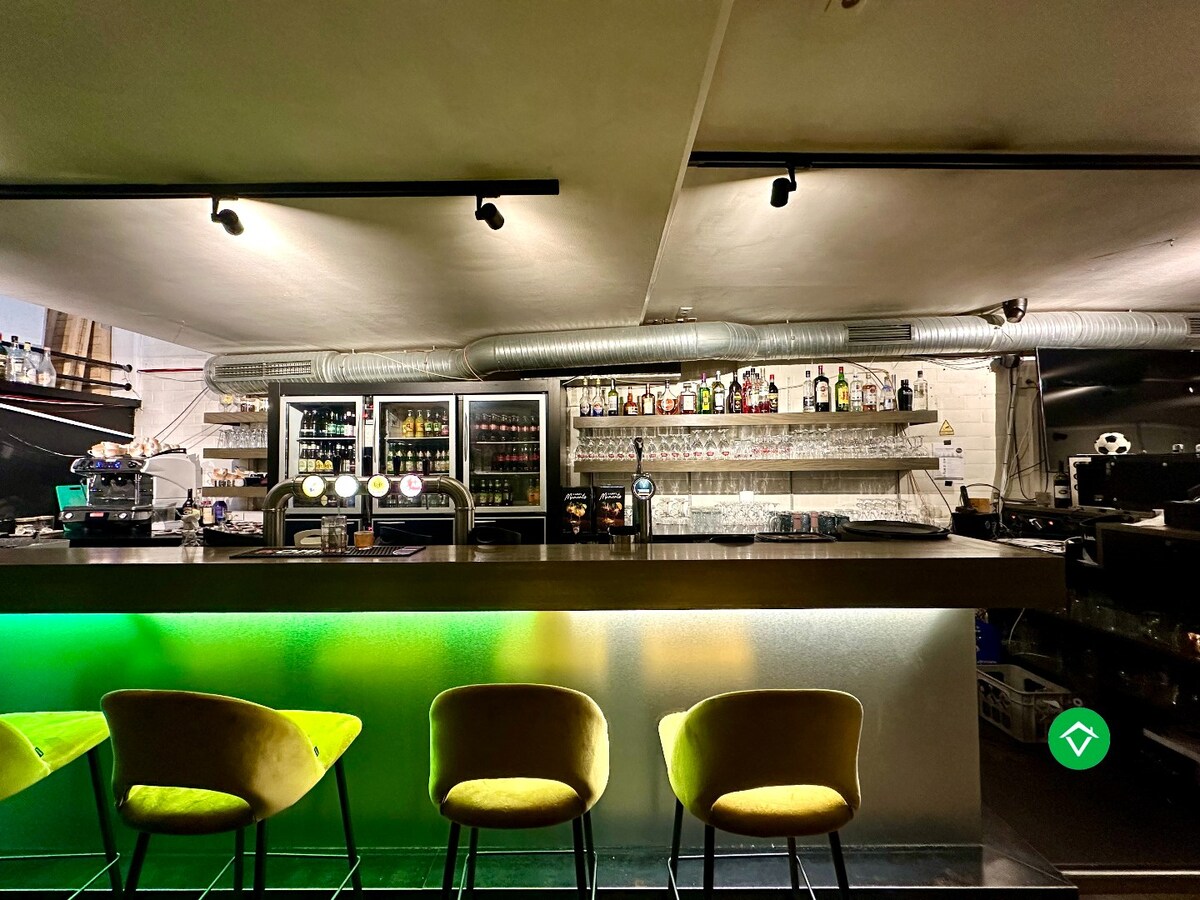 Café “Foelard” - centraal gelegen handelszaak op de Markt van Torhout 