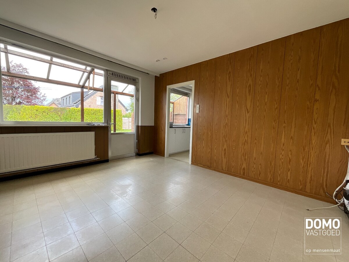 WONING MET GARAGE EN 1 SLAAPKAMER TE KERMT 