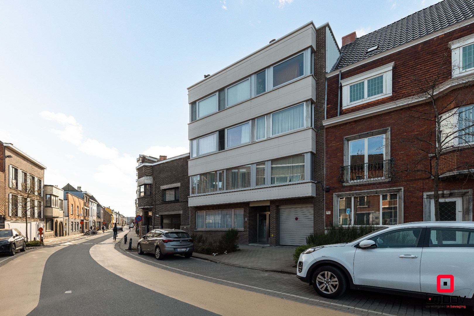 Instapklaar gelijkvloers appartement met tuin en parking in Sint-Amandsberg 