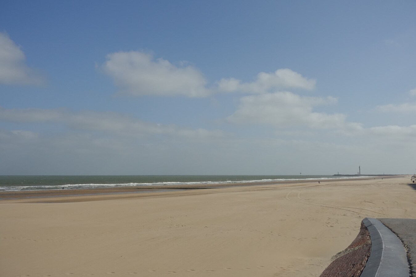 Uitstekend gelegen studio op de 11e verdieping 