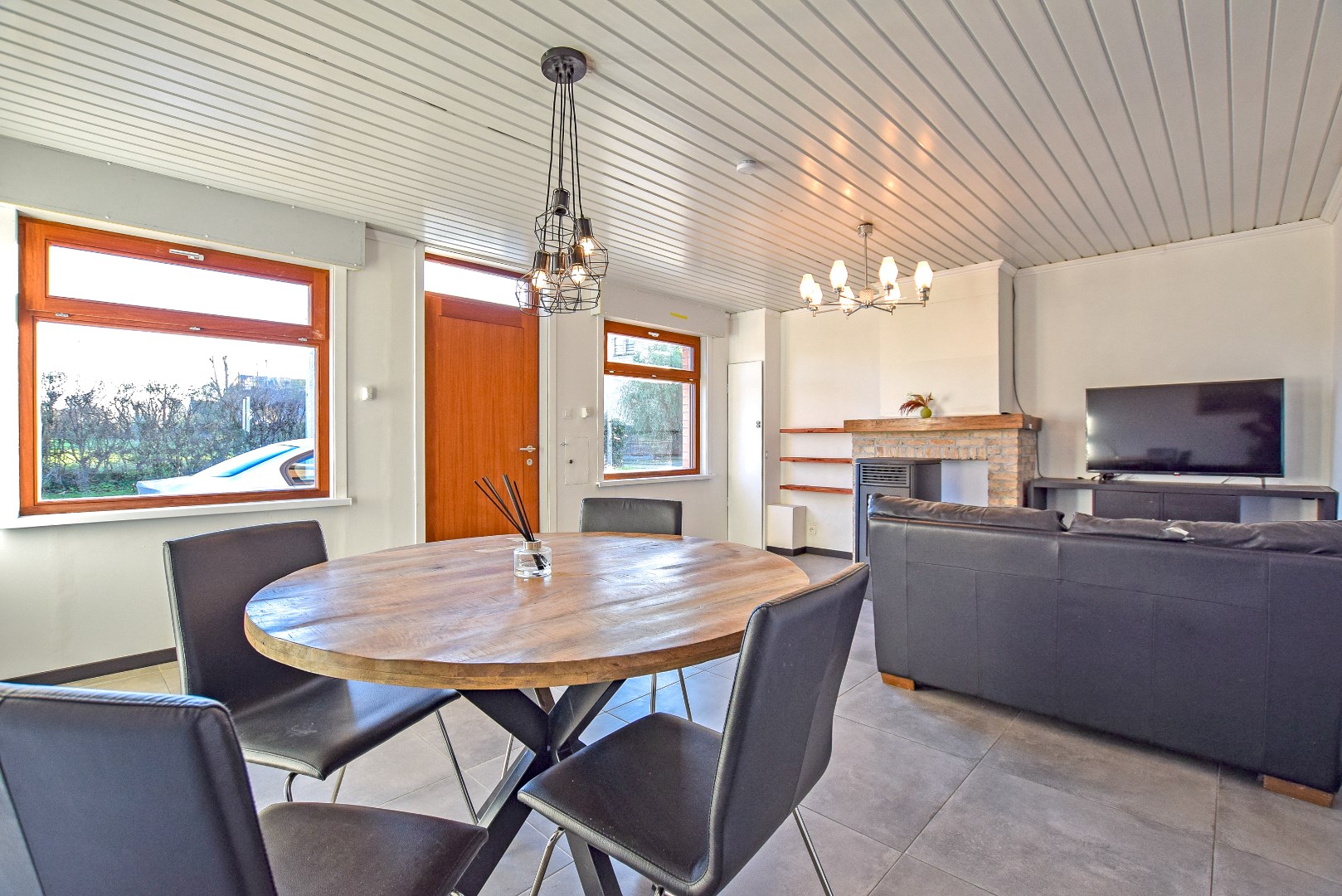 Instapklare woning met zongerichte tuin te Beauvoorde! 