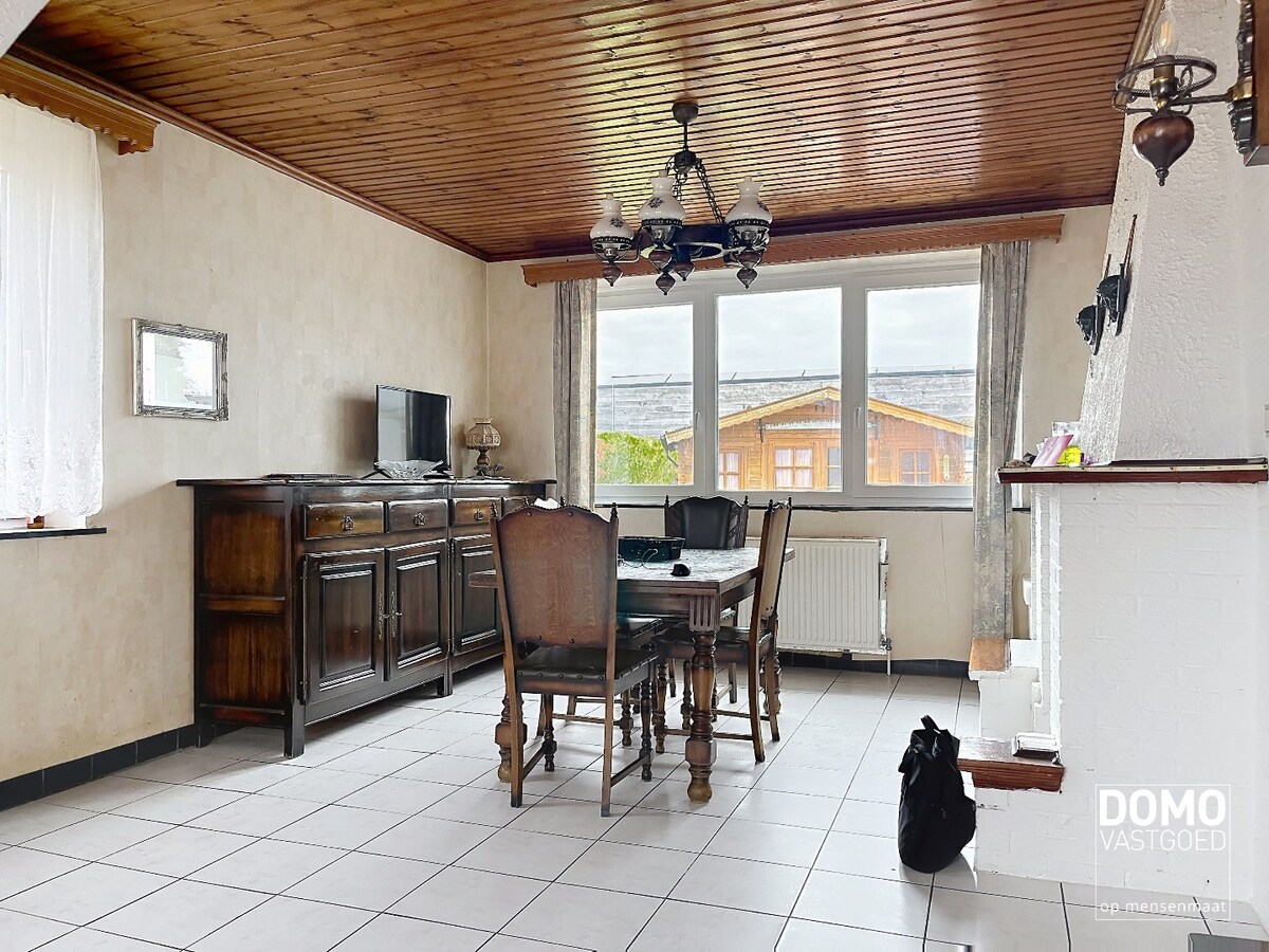 WONING MET TWEE SLAAPKAMERS, INPANDIGE GARAGE OP EEN PERCEEL VAN 5A35CA IN SINT-TRUIDEN 