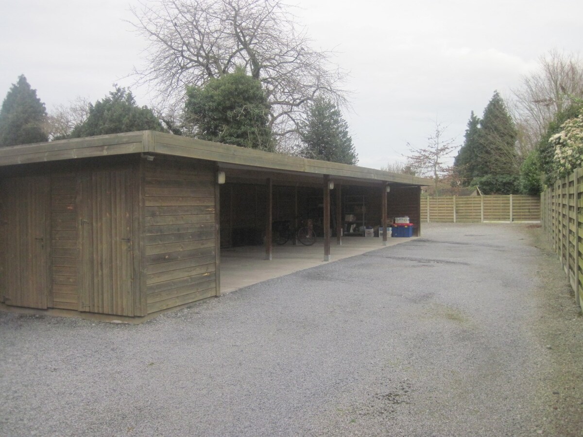 Ruim duplex 2-slp-appartement in centrum Gavere. 