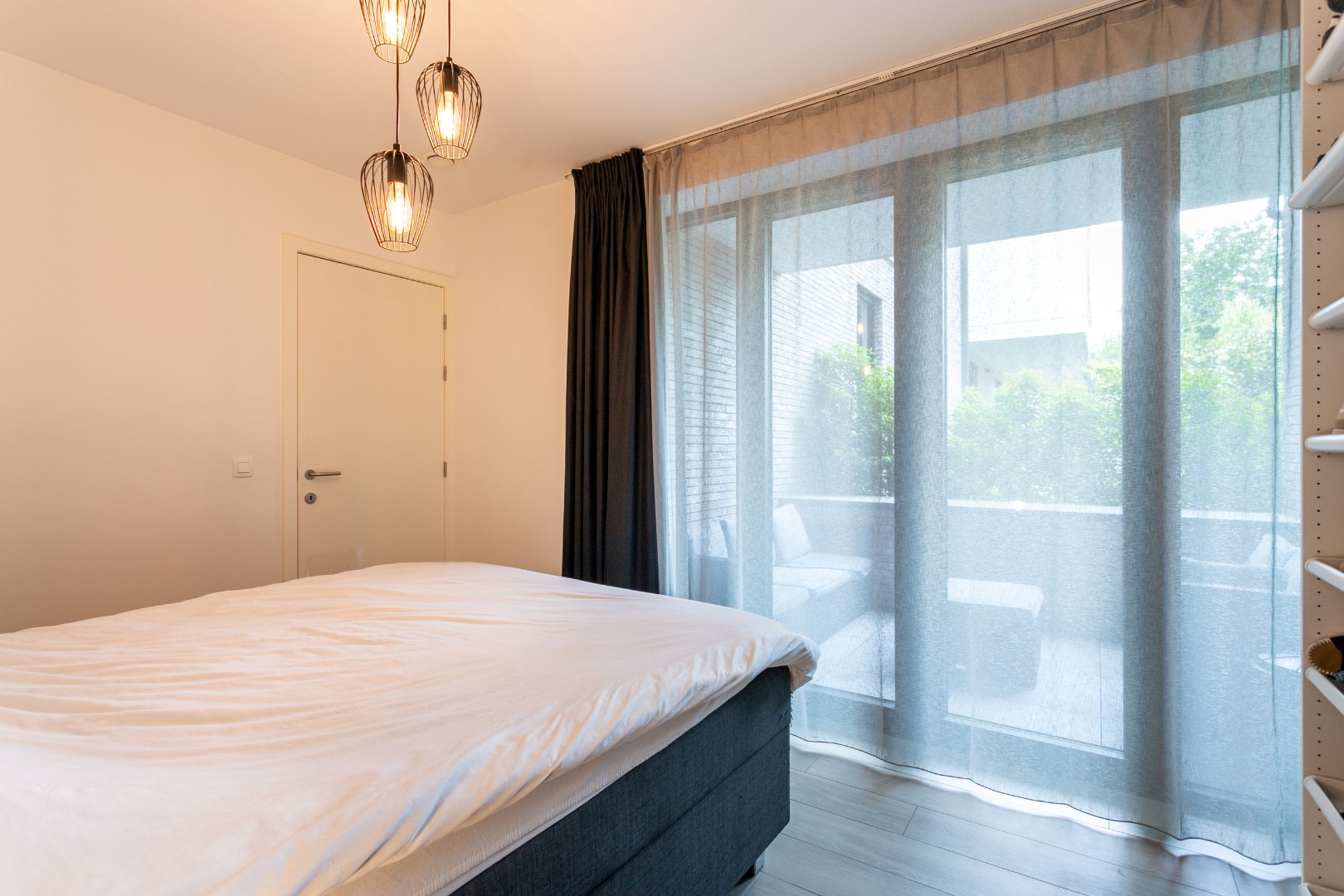 Recent gelijkvloers appartement met terras in Halle 