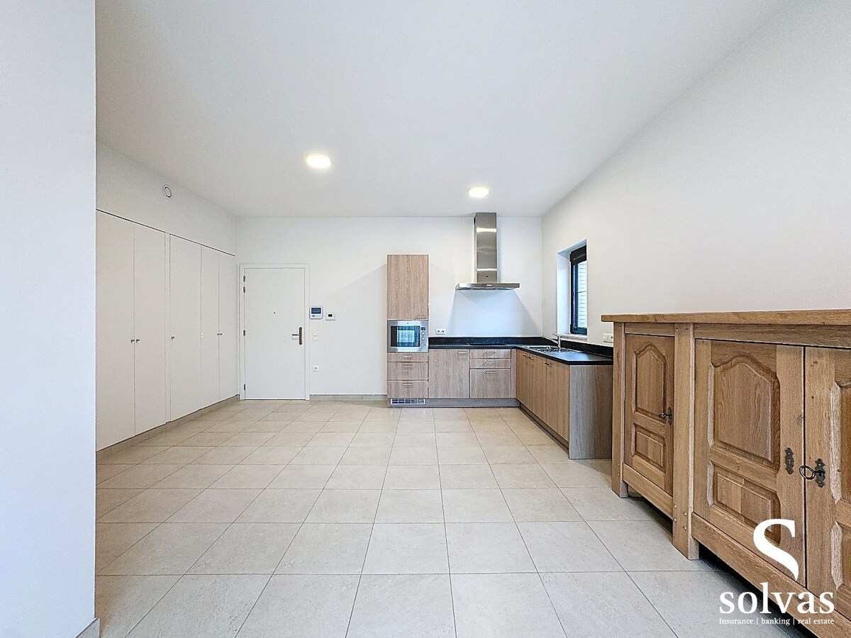 Gelijkvloers appartement met 2 slaapkamer, terras en tuintje 