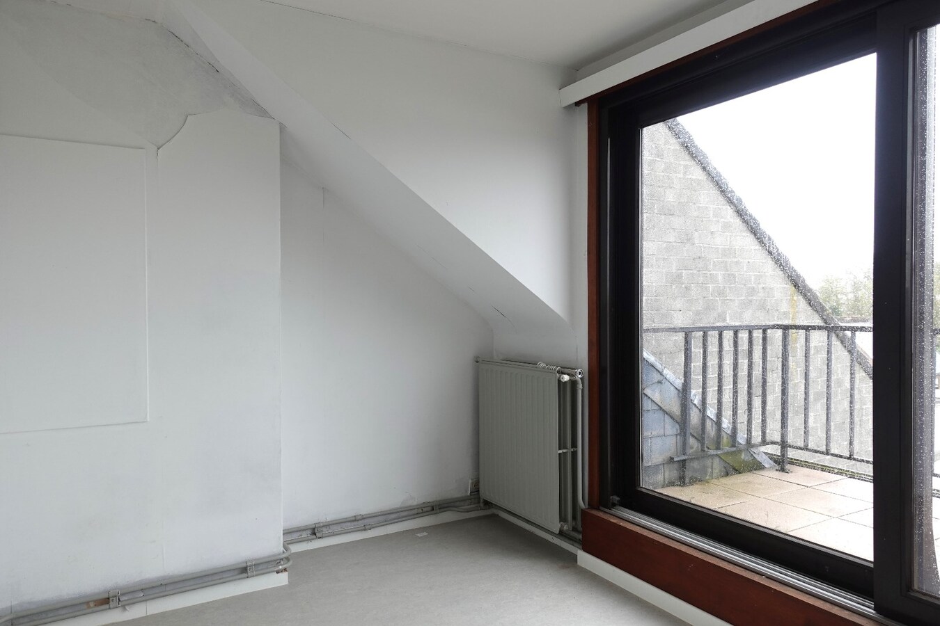 Opbrengsteigendom met 5 appartementen, 2 studio's en 4 garageboxen in Gistel 