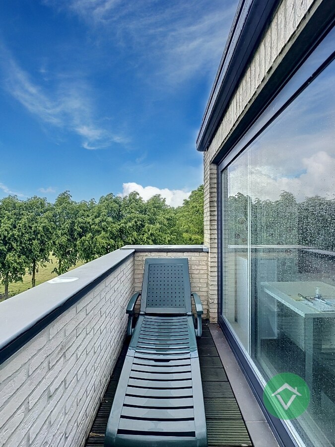 Lichtrijk appartement met garage en prachtig zicht op het park ’t Oosthof te Koekelare 