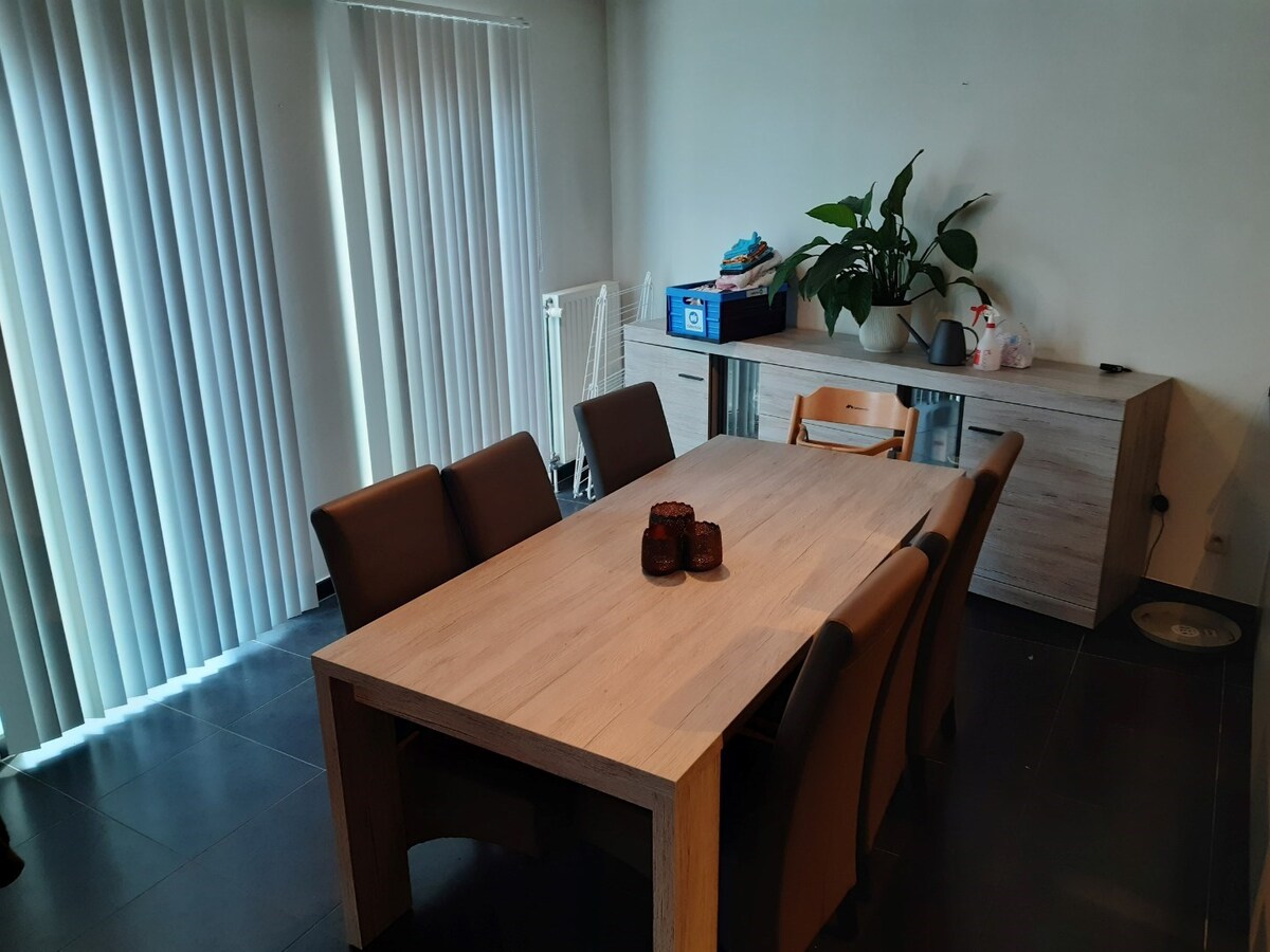 Eigentijds wonen met mega-kelder. 