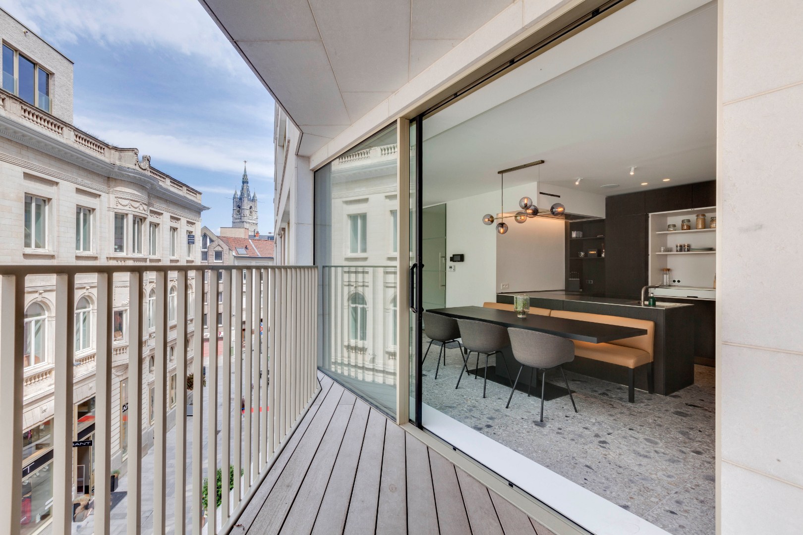 Gemeubeld en luxueus appartement  met parking te Kouterdreef 
