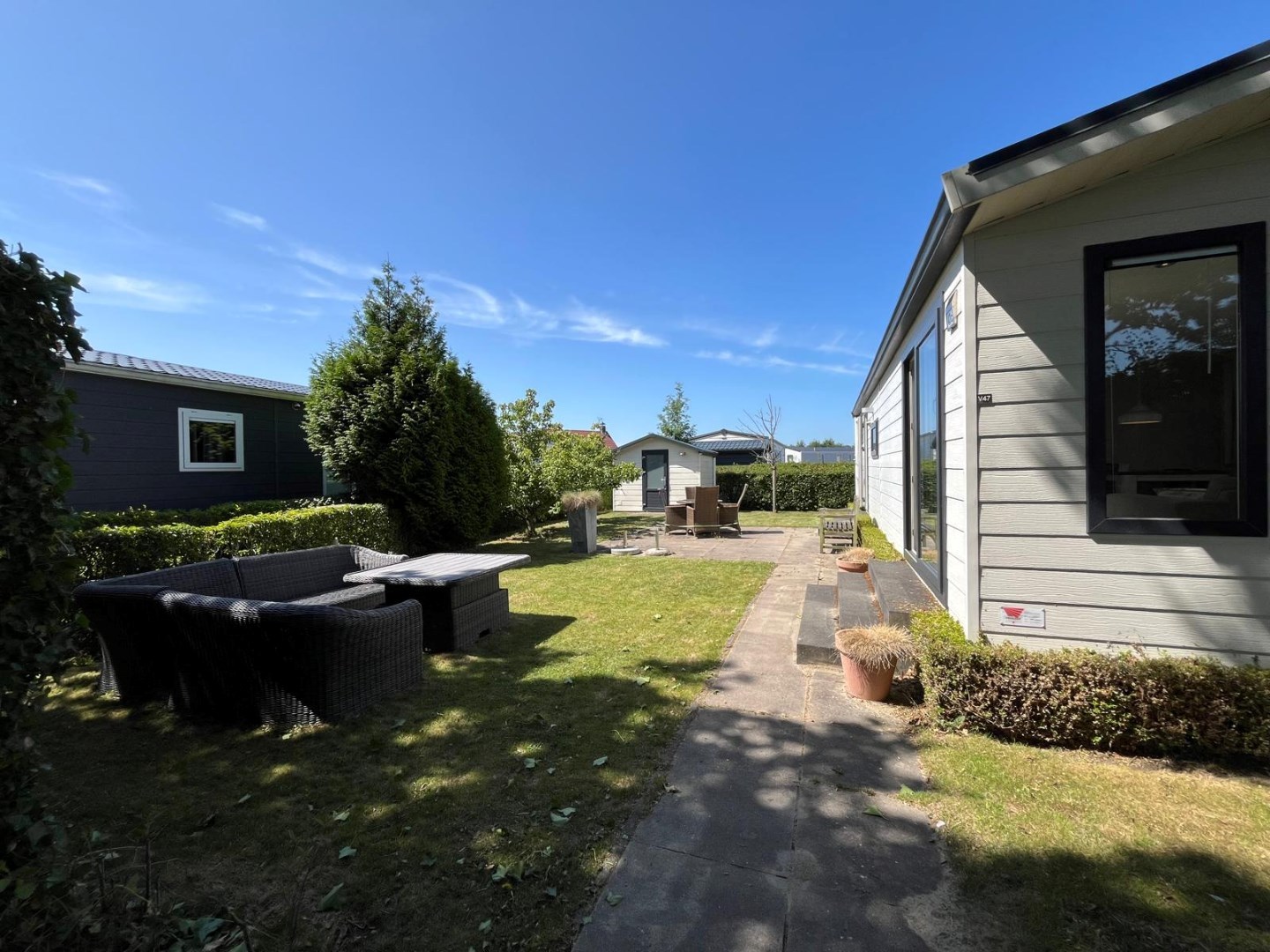 T.A. Makelaardij biedt aan: Goed onderhouden chalet (V47) op een rustige plek met veel privacy 