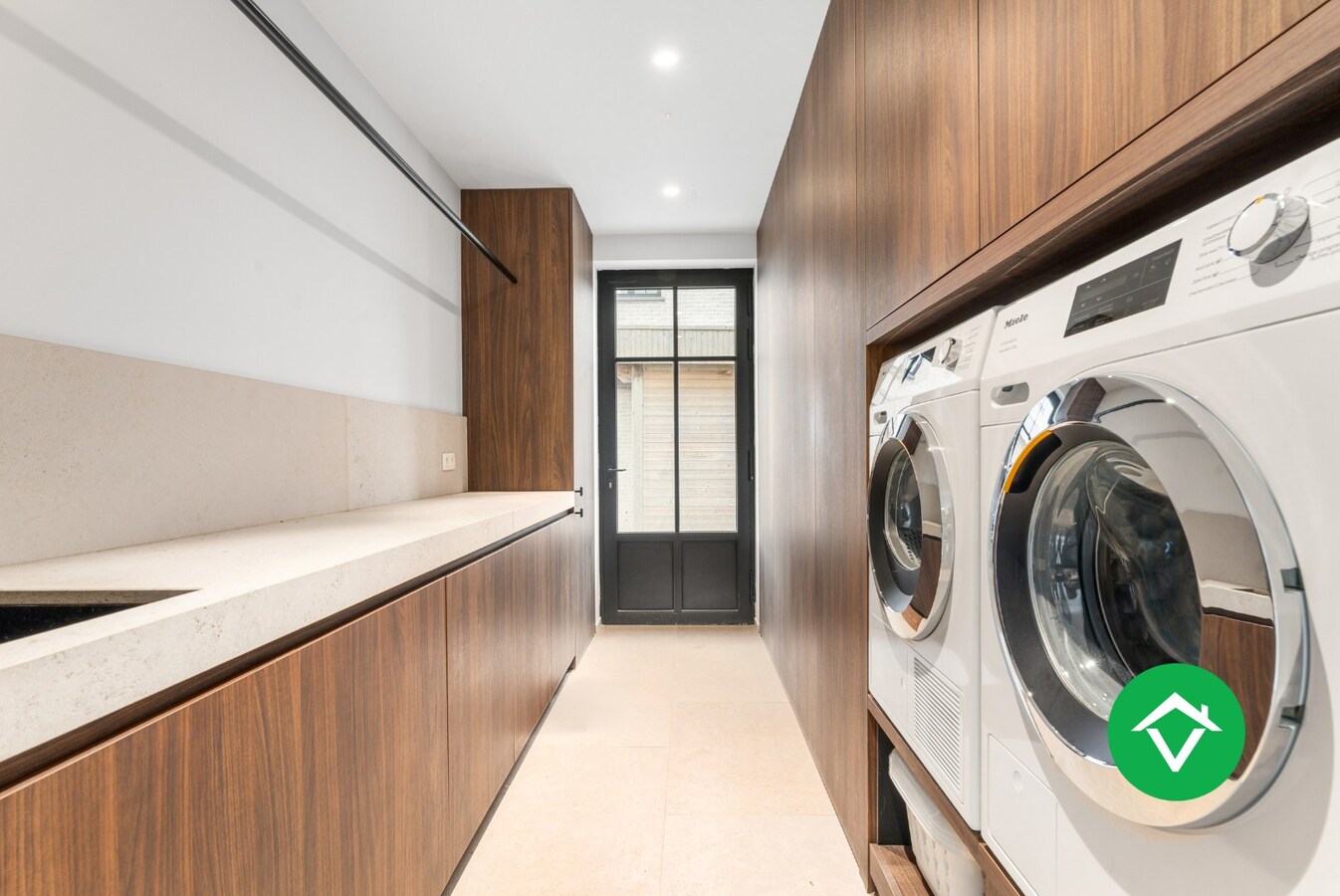 Alleenstaande woning met 5 slaapkamers te Zarren 