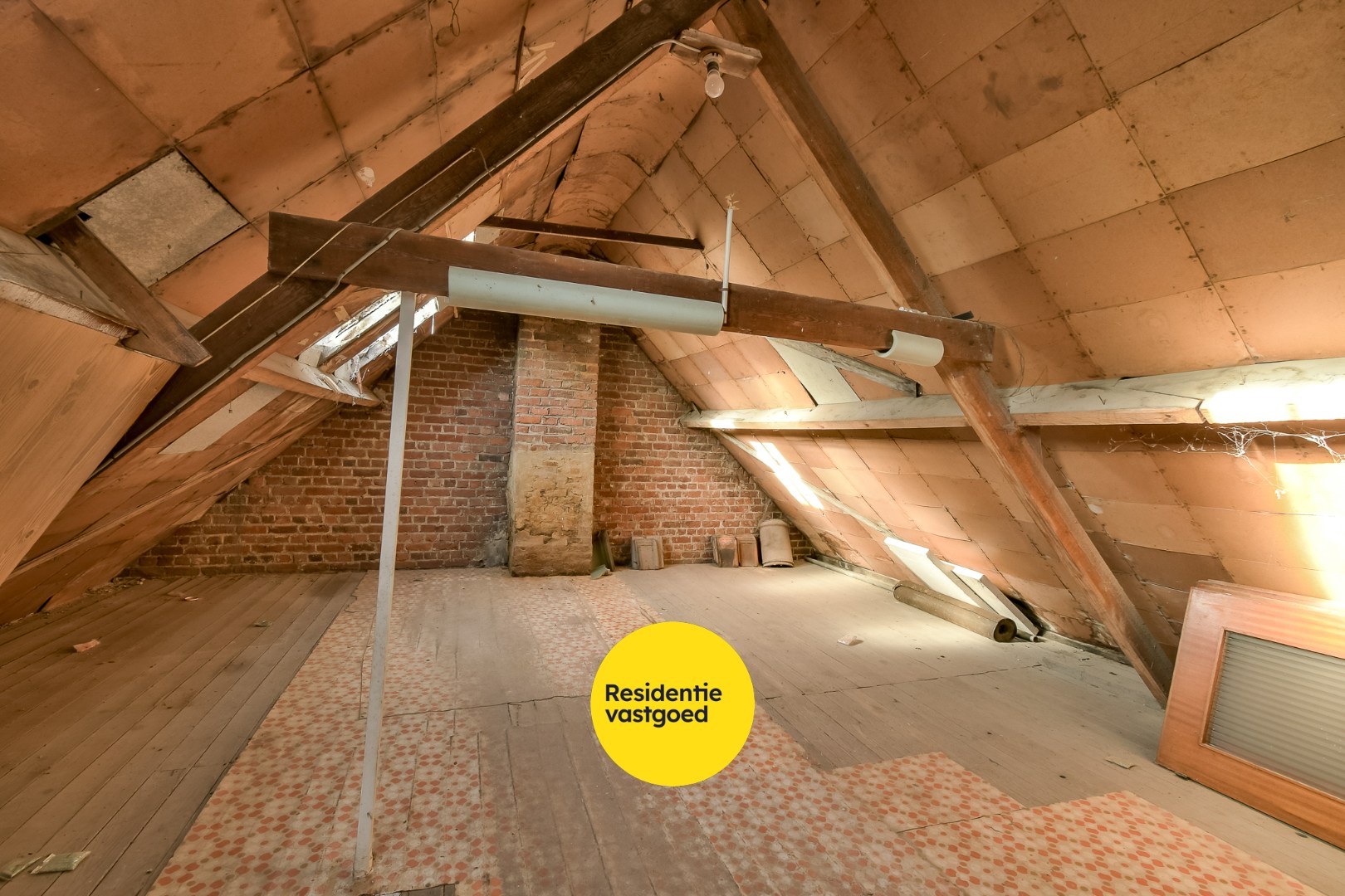 Te renoveren woning in hartje Torhout! 