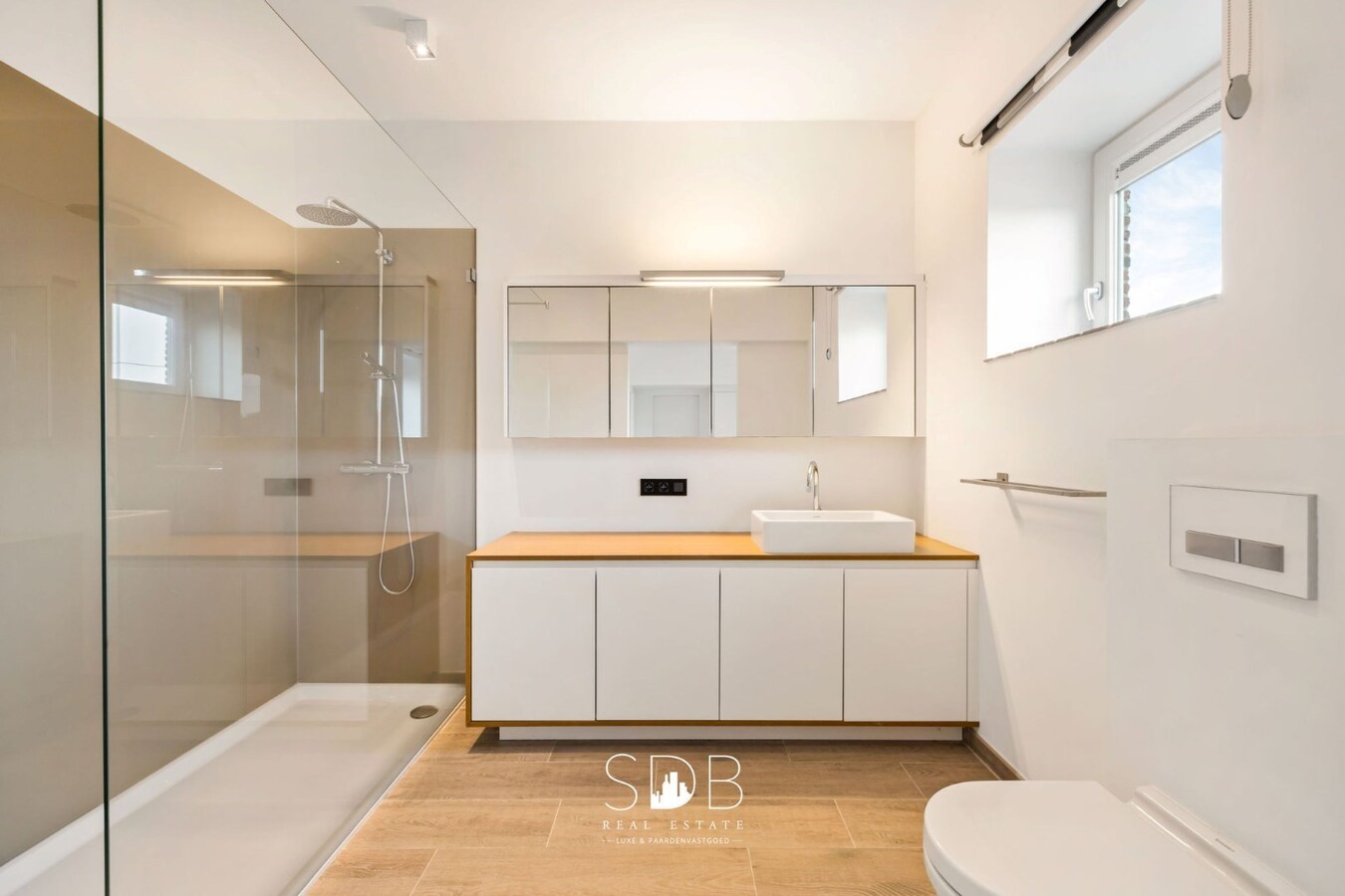 Prachtige villa in hoevestijl met bijgebouwen en akkerlanden/weilanden op 1,45ha 