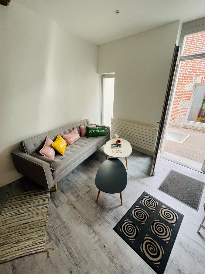 Immeuble commercial de caractère entièrement rénové et équipé 